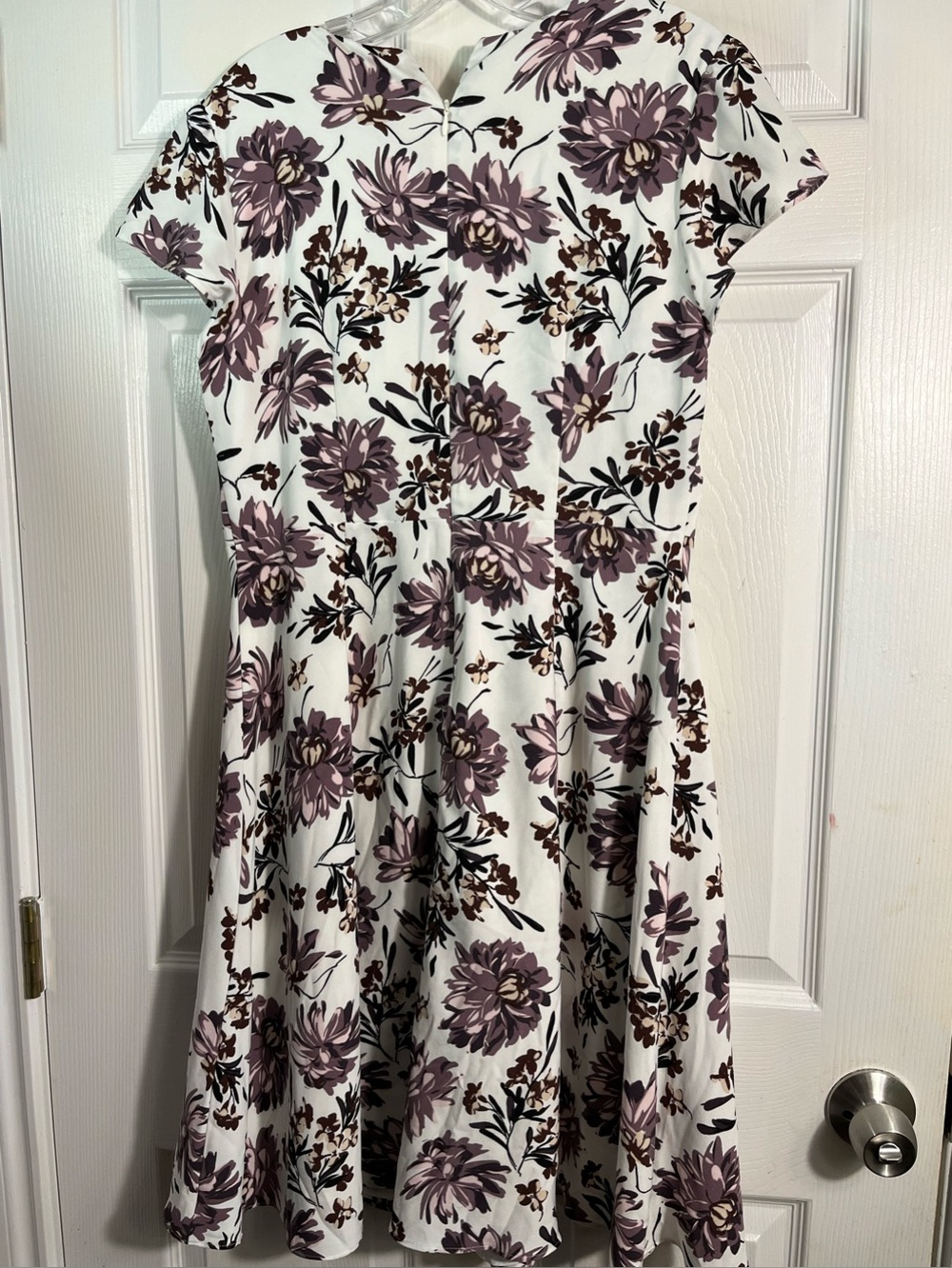 Ann Taylor Classic Floral Fit & Flare Dress - White with Mauve Floral 8P - Picture 4 of 6